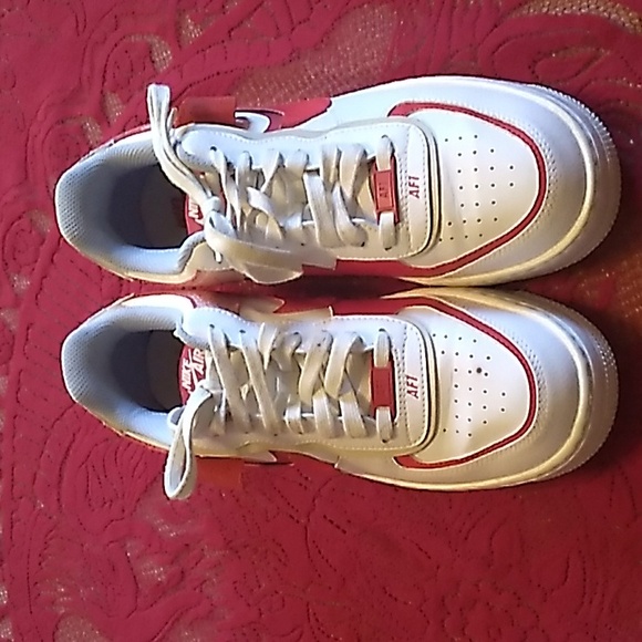 Womens Nike Air Force 1 red and white shoes size 7.5 - 8   😍GREAT CONDITION!!😍 - Picture 2 of 10